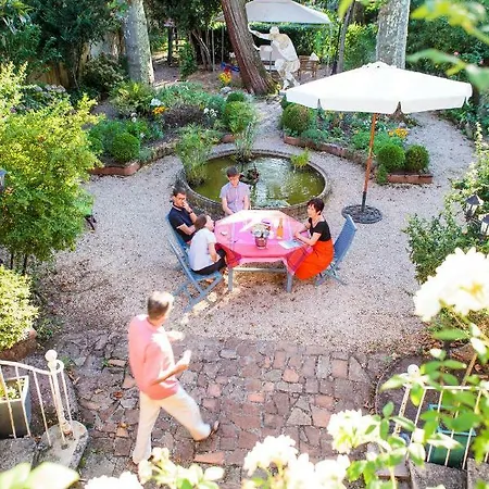 深蓝住宿加早餐酒店 *